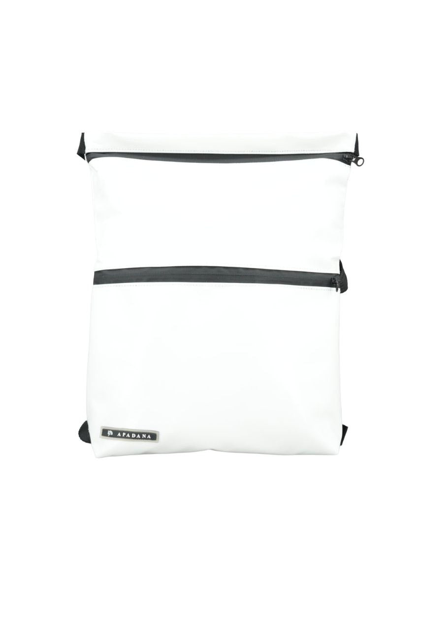 Rolltop Umhängetasche aus recycelter LKW-Plane