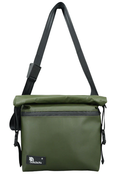 Rolltop Umhängetasche aus recycelter LKW-Plane