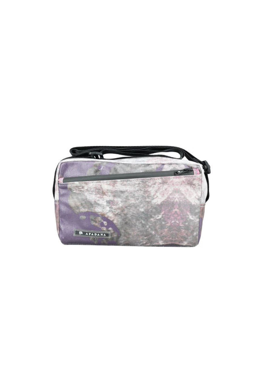 Crossbody Umhängetasche aus recycelter LKW-Plane – Handgemacht