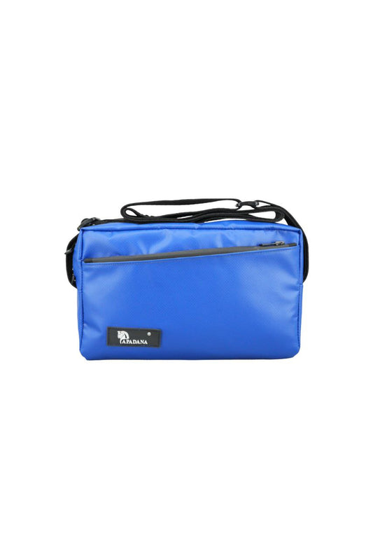 Crossbody Umhängetasche aus recycelter LKW-Plane – Handgemacht