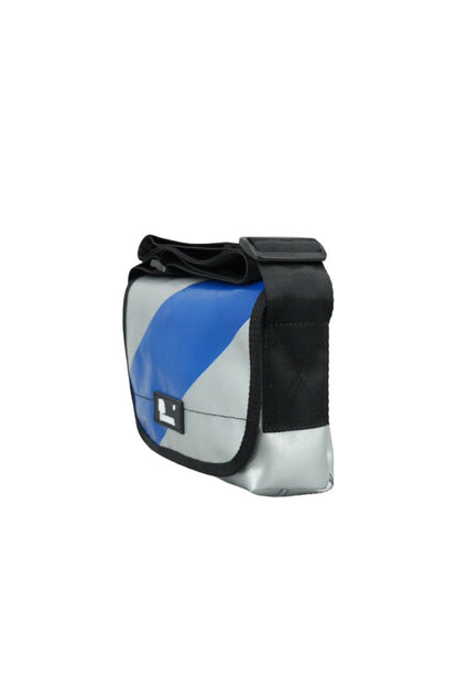 Umhängetasche aus recycelter LKW-Plane | Handgemacht | Unisex | Upcycling Schultertasche