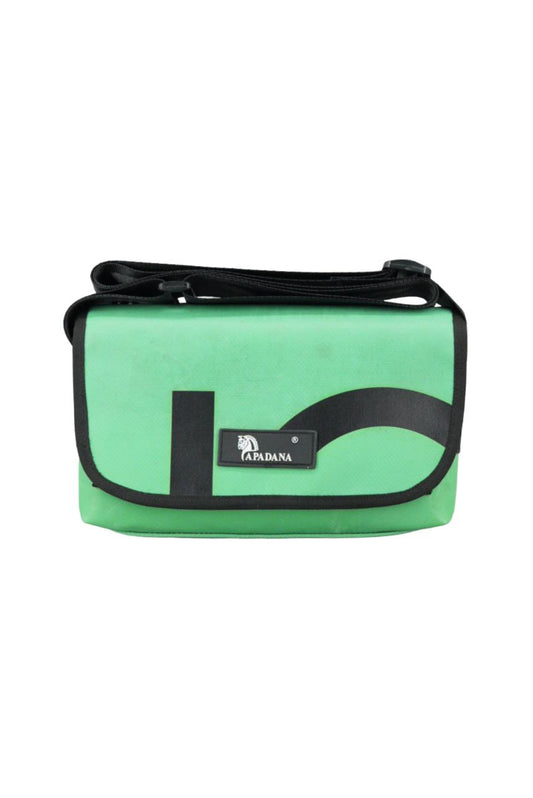 Umhängetasche aus recycelter LKW-Plane | Handgemacht | Unisex | Upcycling Schultertasche