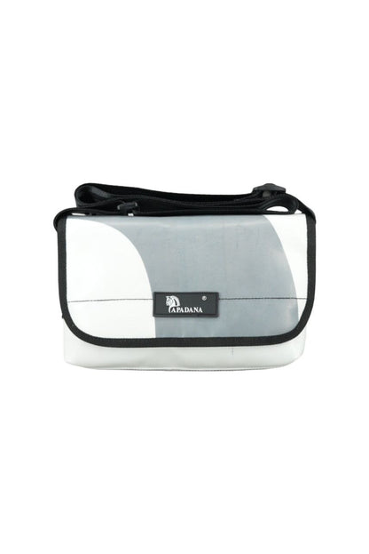 Umhängetasche aus recycelter LKW-Plane | Handgemacht | Unisex | Upcycling Schultertasche