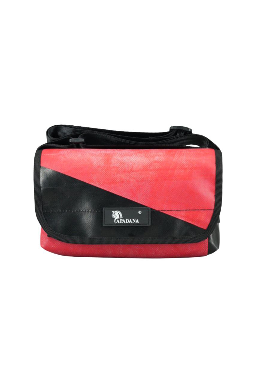 Umhängetasche aus recycelter LKW-Plane | Handgemacht | Unisex | Upcycling Schultertasche