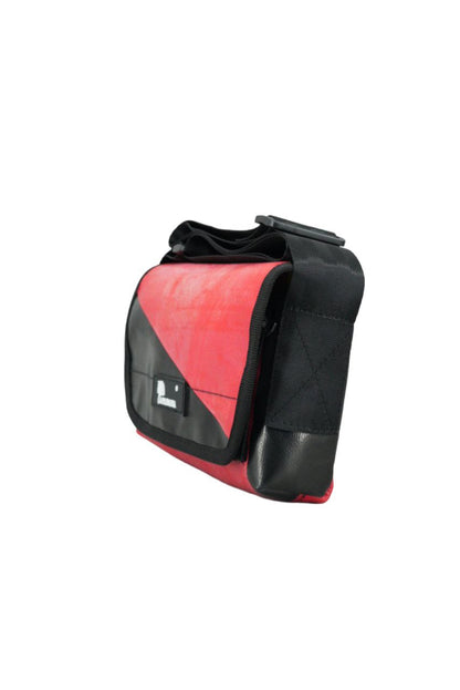 Umhängetasche aus recycelter LKW-Plane | Handgemacht | Unisex | Upcycling Schultertasche