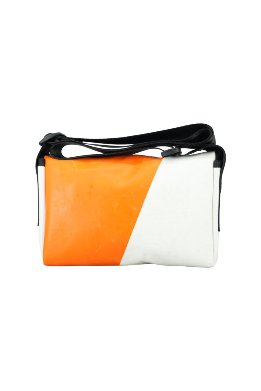 Umhängetasche aus recycelter LKW-Plane | Handgemacht | Unisex | Upcycling Schultertasche