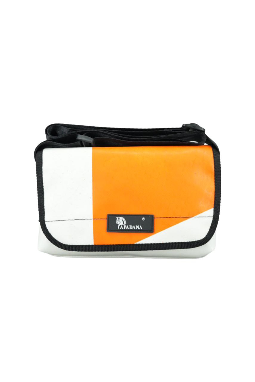 Umhängetasche aus recycelter LKW-Plane | Handgemacht | Unisex | Upcycling Schultertasche