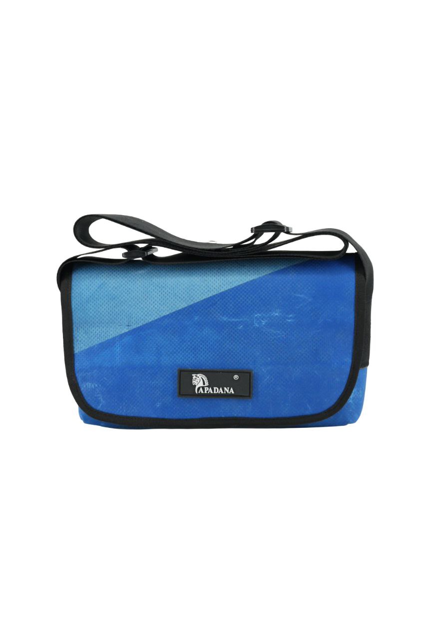 Umhängetasche aus recycelter LKW-Plane | Handgemacht | Unisex | Upcycling Schultertasche