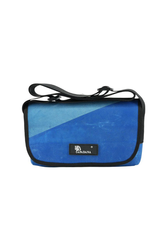 Umhängetasche aus recycelter LKW-Plane | Handgemacht | Unisex | Upcycling Schultertasche