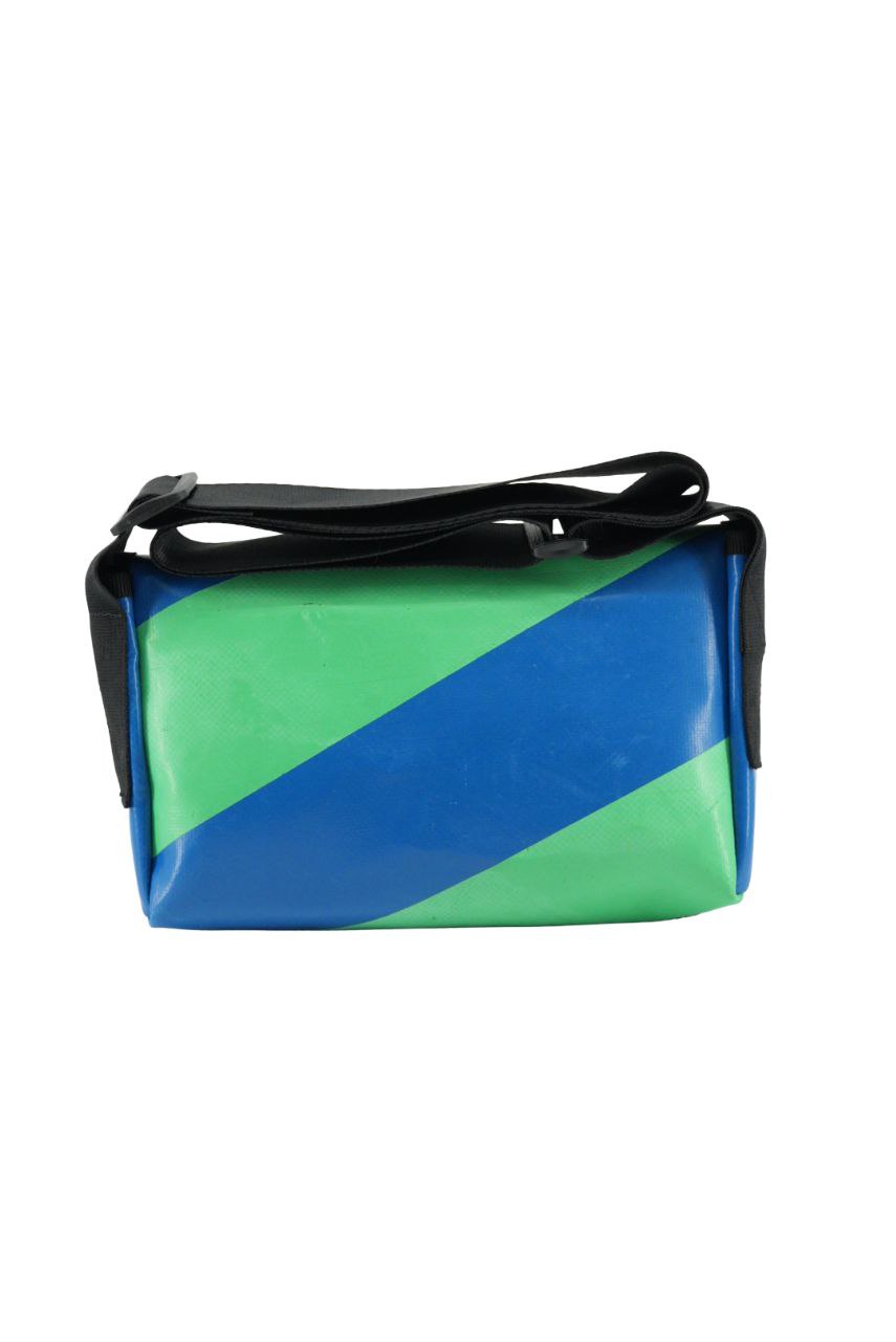 Umhängetasche aus recycelter LKW-Plane | Handgemacht | Unisex | Upcycling Schultertasche