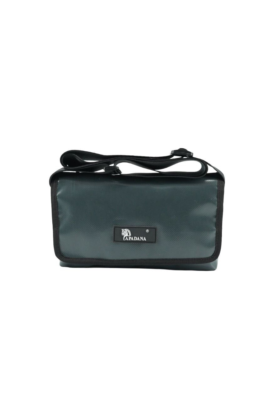 Upcycling Bauchtasche aus LKW-Plane – Unisex Crossbody Bag – 3 Fächer