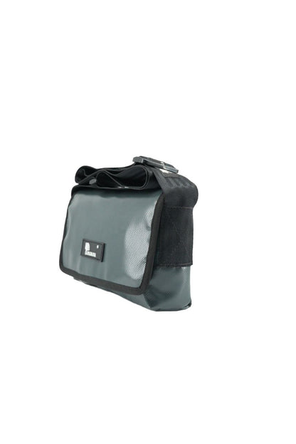 Upcycling Bauchtasche aus LKW-Plane – Unisex Crossbody Bag – 3 Fächer