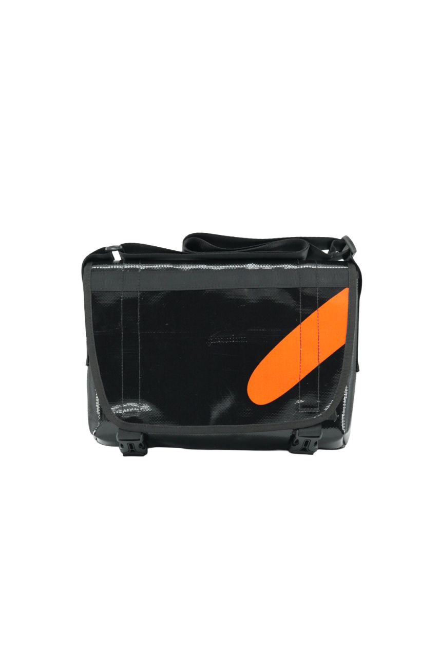 Laptop Tasche aus recycelter LKW-Plane | 13–14 Zoll | Handgemacht | Umhängetasche Unisex