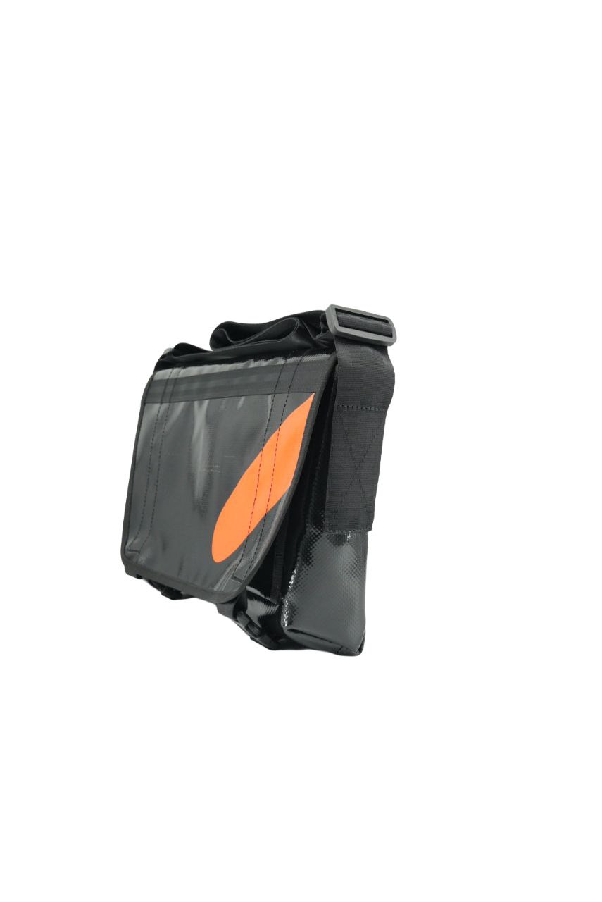 Laptop Tasche aus recycelter LKW-Plane | 13–14 Zoll | Handgemacht | Umhängetasche Unisex