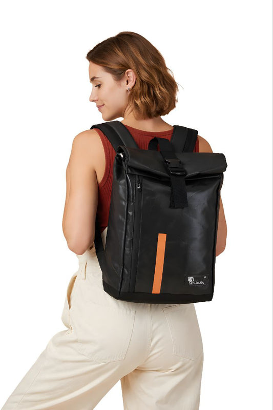 Rolltop Rucksack aus recycelter LKW-Plane | Wasserdicht | Laptopfach | Handgemacht | Unisex