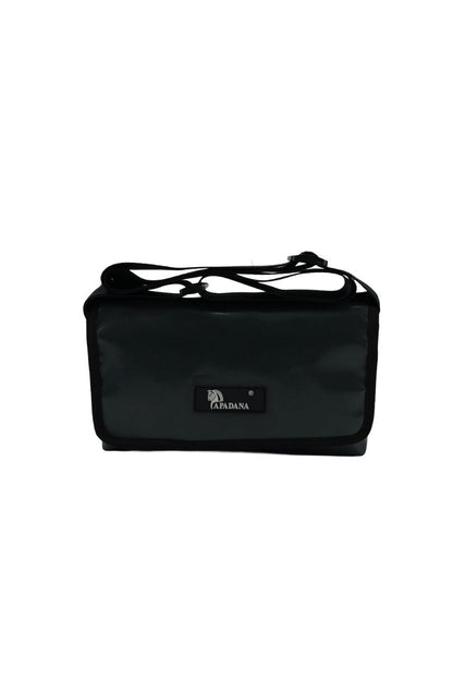 Upcycling Bauchtasche aus LKW-Plane – Unisex Crossbody Bag – 3 Fächer
