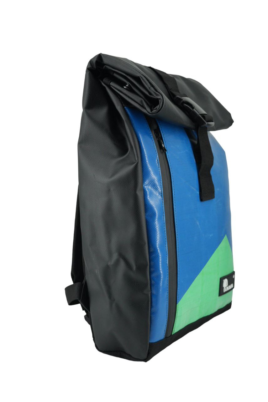 Rolltop Rucksack aus recycelter LKW-Plane | Wasserdicht | Laptopfach | Handgemacht | Unisex