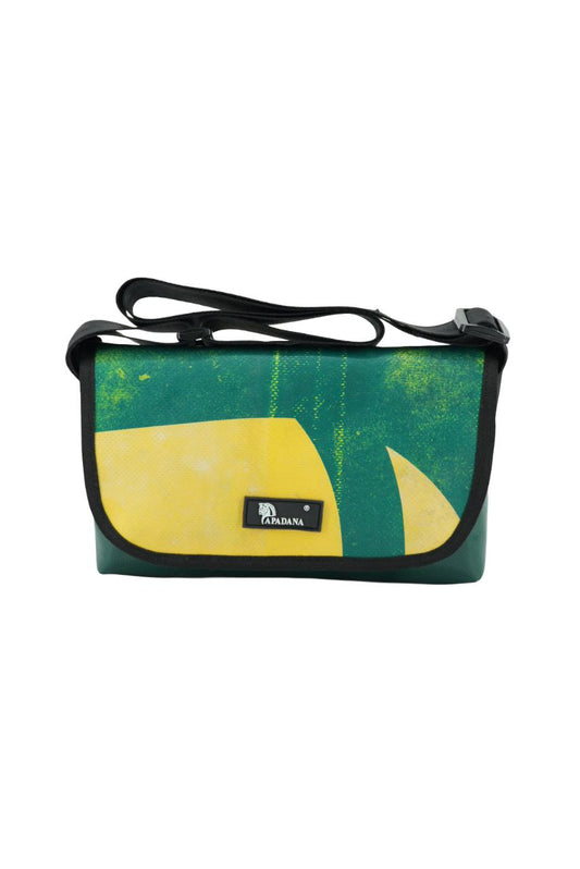 Umhängetasche aus recycelter LKW-Plane | Handgemacht | Unisex | Upcycling Schultertasche