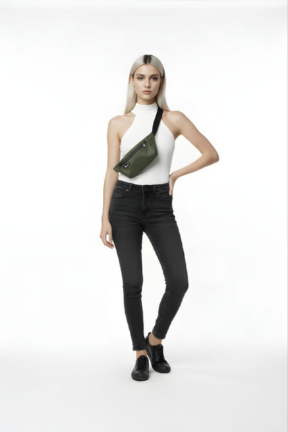 Handgemachte Bauchtasche aus recycelter LKW-Plane – Unikat & wasserabweisend