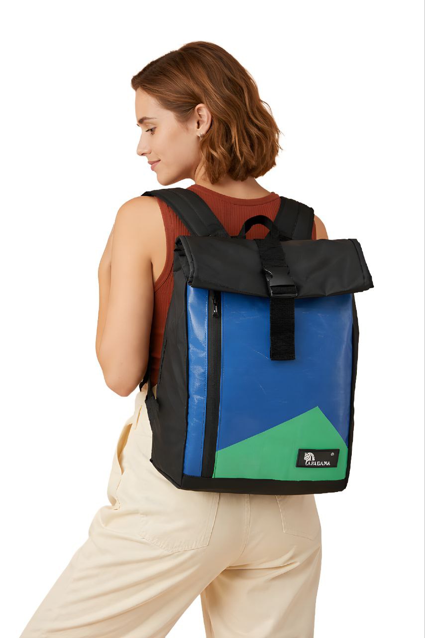Rolltop Rucksack aus recycelter LKW-Plane | Wasserdicht | Laptopfach | Handgemacht | Unisex