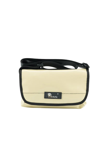 Upcycling Bauchtasche aus LKW-Plane – Unisex Crossbody Bag – 3 Fächer
