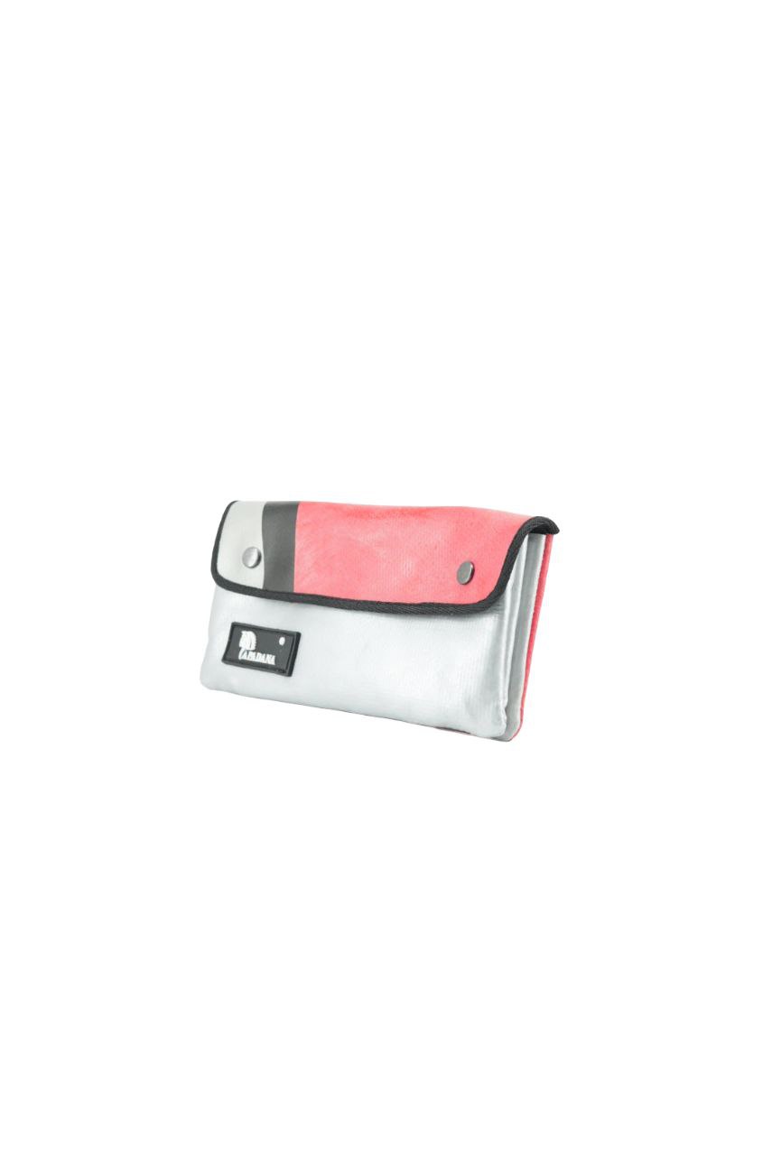 Portemonnaie aus recycelter LKW-Plane | Mit Reißverschlussfach | Unisex | Handgemacht | Auch als Tabaktasche nutzbar