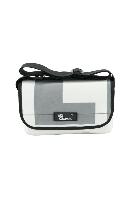 Umhängetasche aus recycelter LKW-Plane | Handgemacht | Unisex | Upcycling Schultertasche