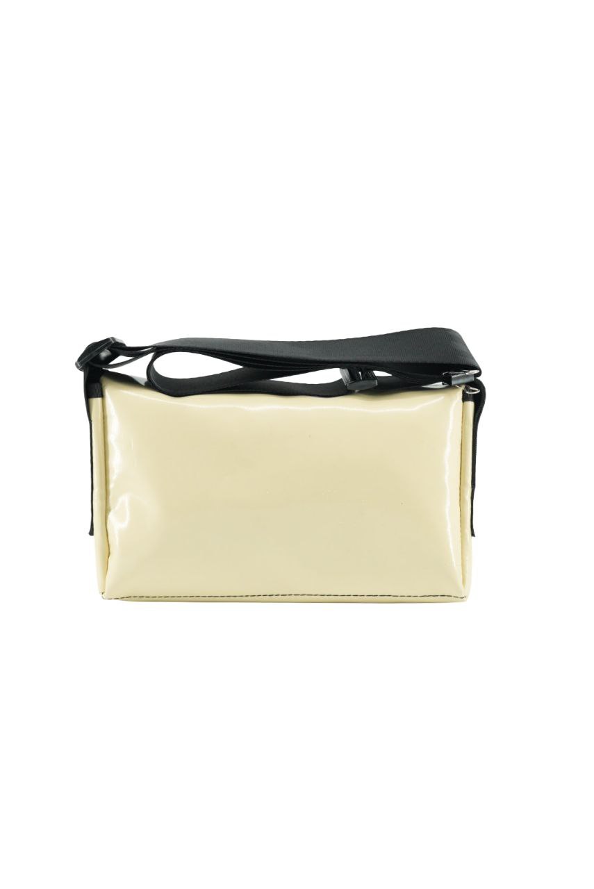 Upcycling Bauchtasche aus LKW-Plane – Unisex Crossbody Bag – 3 Fächer