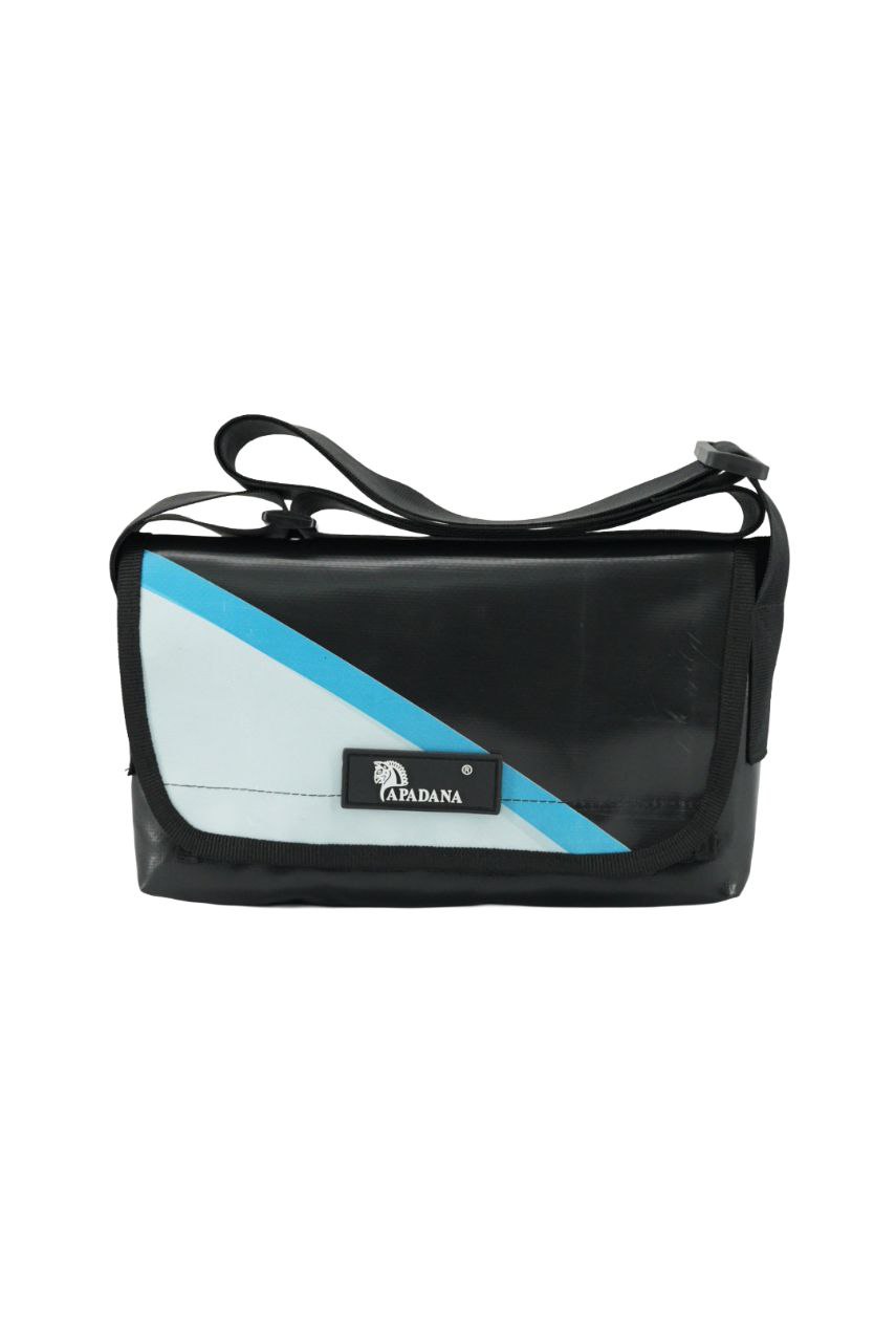 Umhängetasche aus recycelter LKW-Plane | Handgemacht | Unisex | Upcycling Schultertasche