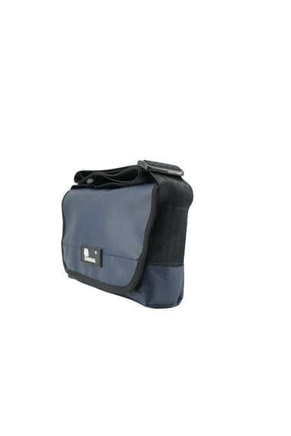 Upcycling Bauchtasche aus LKW-Plane – Unisex Crossbody Bag – 3 Fächer