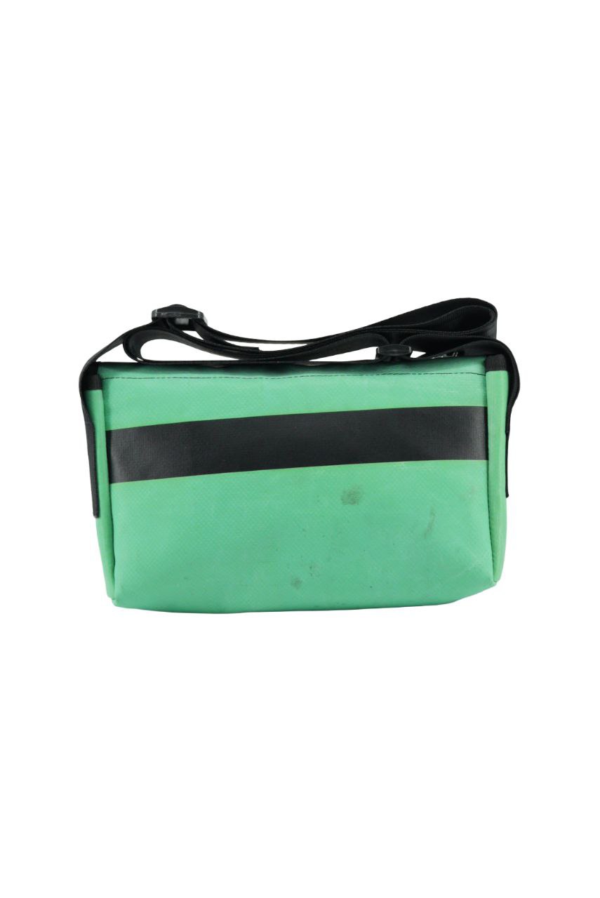 Umhängetasche aus recycelter LKW-Plane | Handgemacht | Unisex | Upcycling Schultertasche