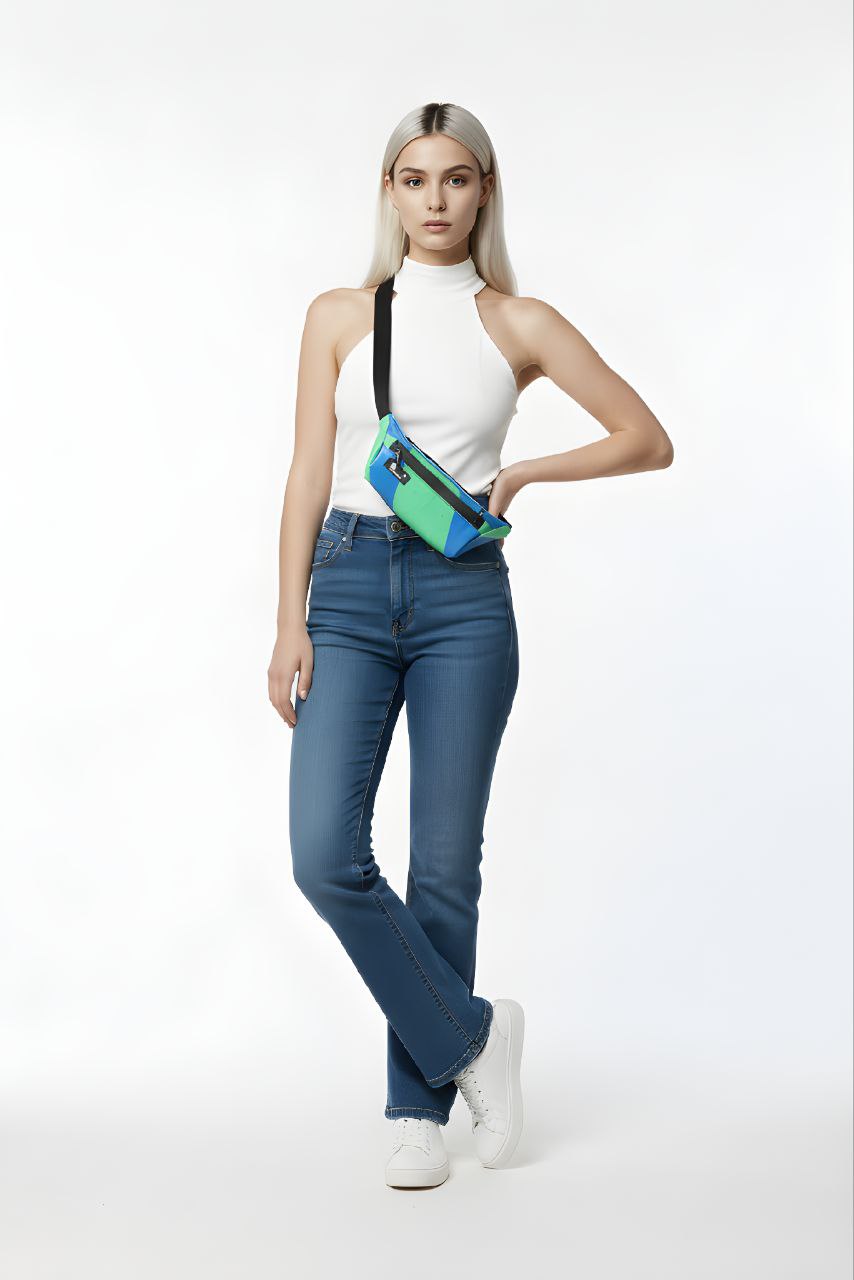 Handgemachte Bauchtasche aus recycelter LKW-Plane – Unikat & wasserabweisend